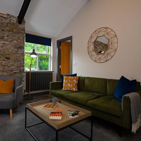 Spacious - Contemporary 2Br Apartment - Central Ambleside - Parking מראה חיצוני תמונה