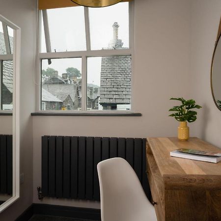 Spacious - Contemporary 2Br Apartment - Central Ambleside - Parking מראה חיצוני תמונה
