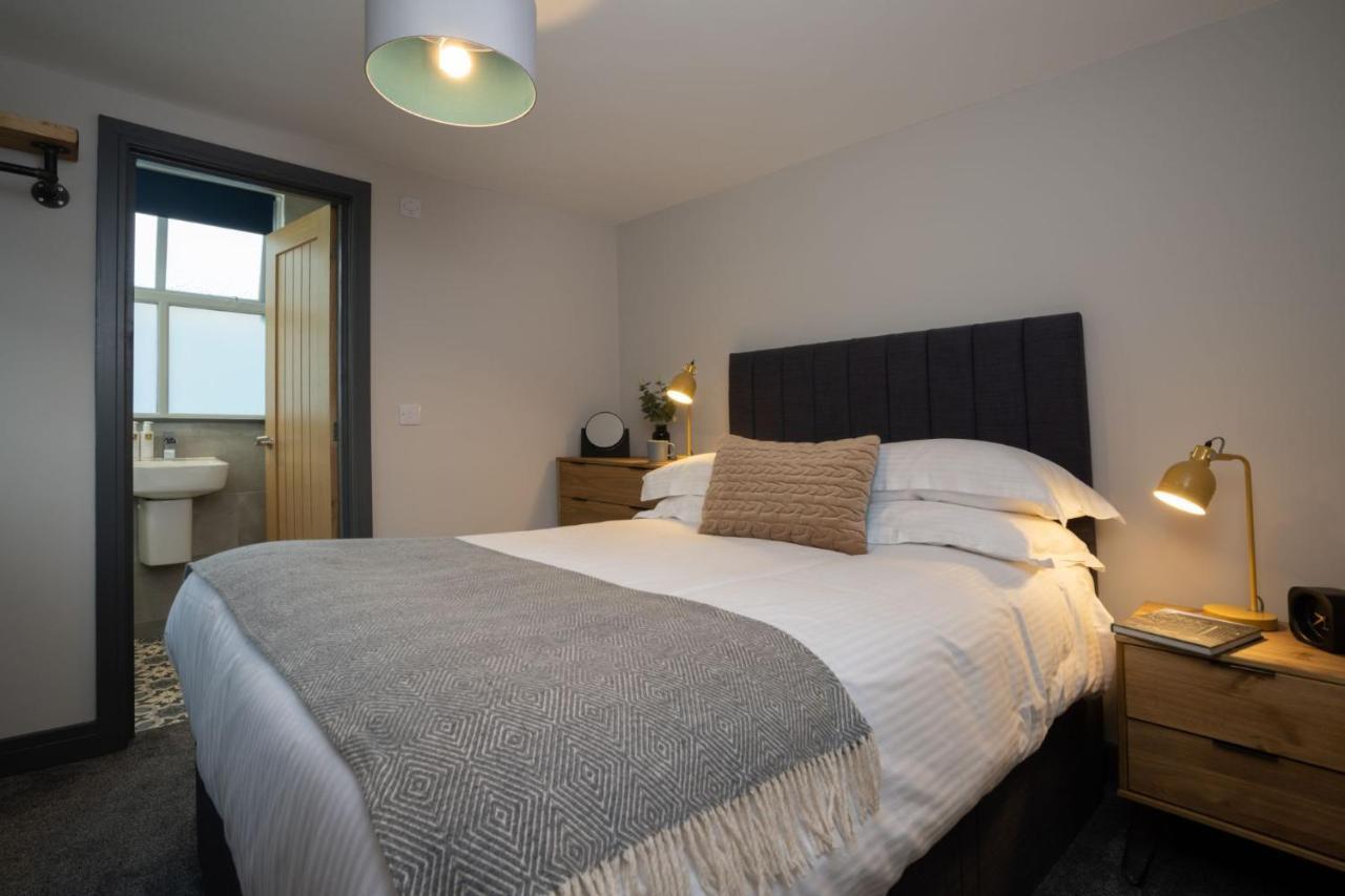 Spacious - Contemporary 2Br Apartment - Central Ambleside - Parking מראה חיצוני תמונה