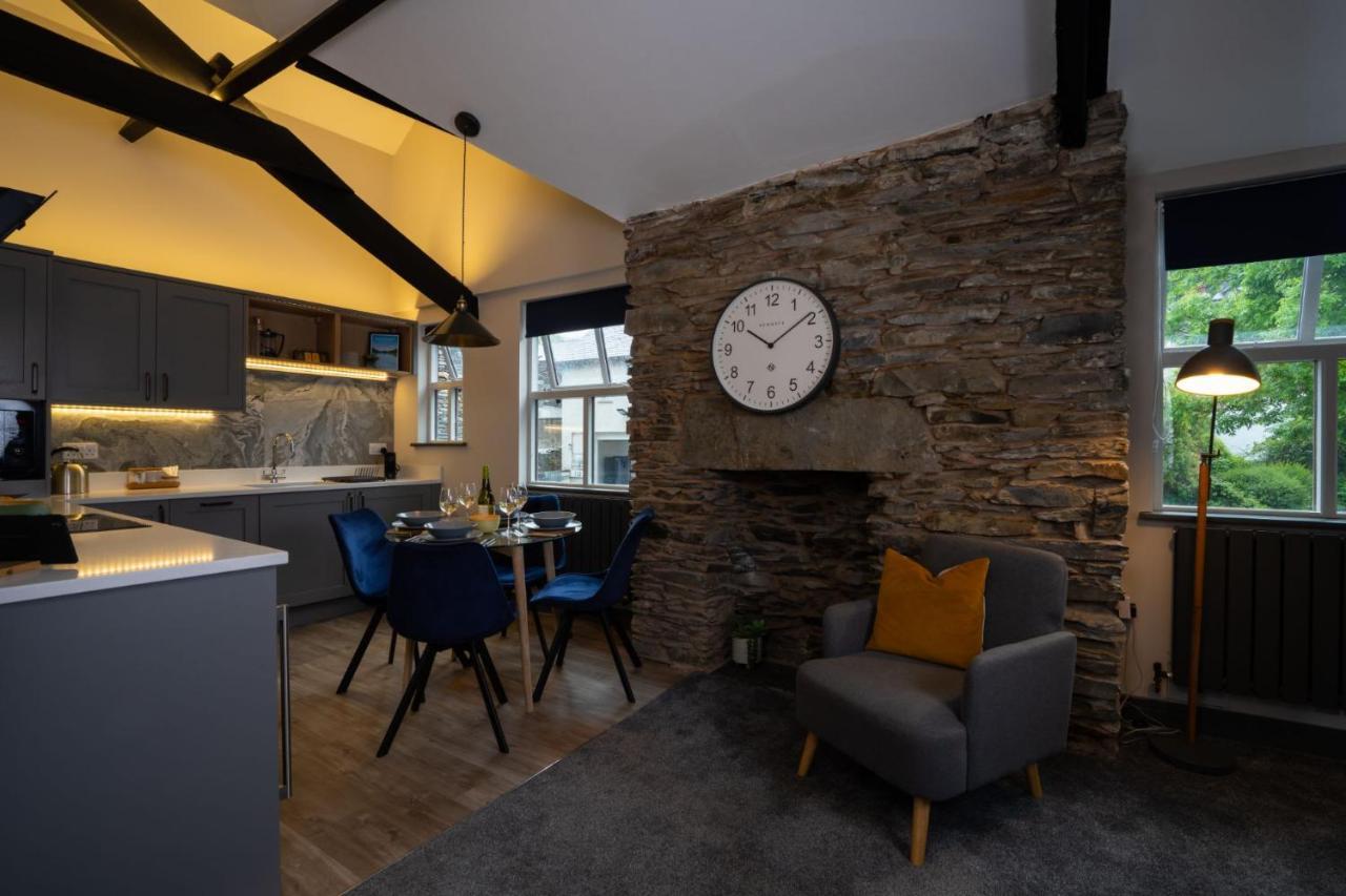Spacious - Contemporary 2Br Apartment - Central Ambleside - Parking מראה חיצוני תמונה